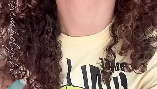 Goddess Chi fışkırtarak boşalmasını sunuyor