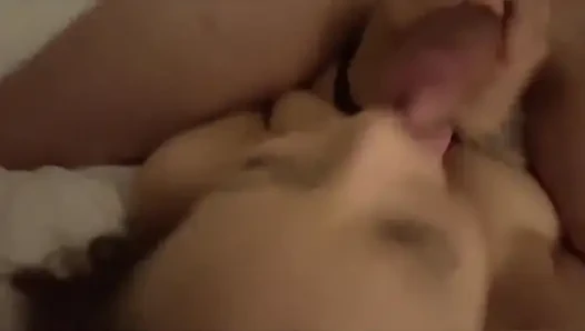 Öpüşme ve ön sevişme deliğimde yüzüne ve ayak emiyor!