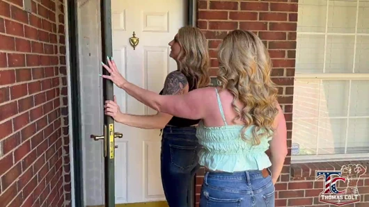 Pawg orta yaşlı seksi kadın kankaları büyük kaslı koca tarafından sikiliyor!