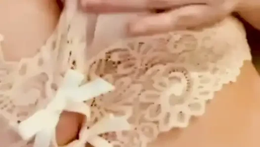 Orta yaşlı seksi kadın amcığını sikiyor