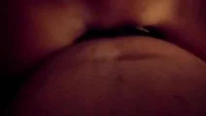 Sik üzerinde dudaklar