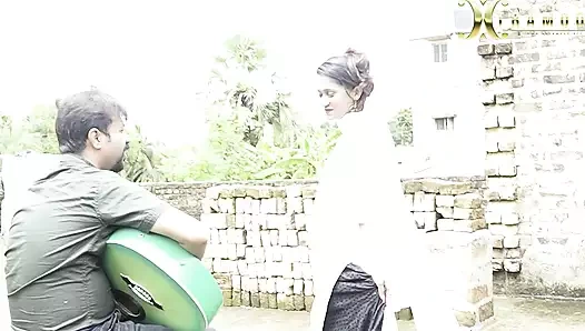 Seksi bir çift çatıda şarkı söylüyor ve birbirini seviyor, sert seks