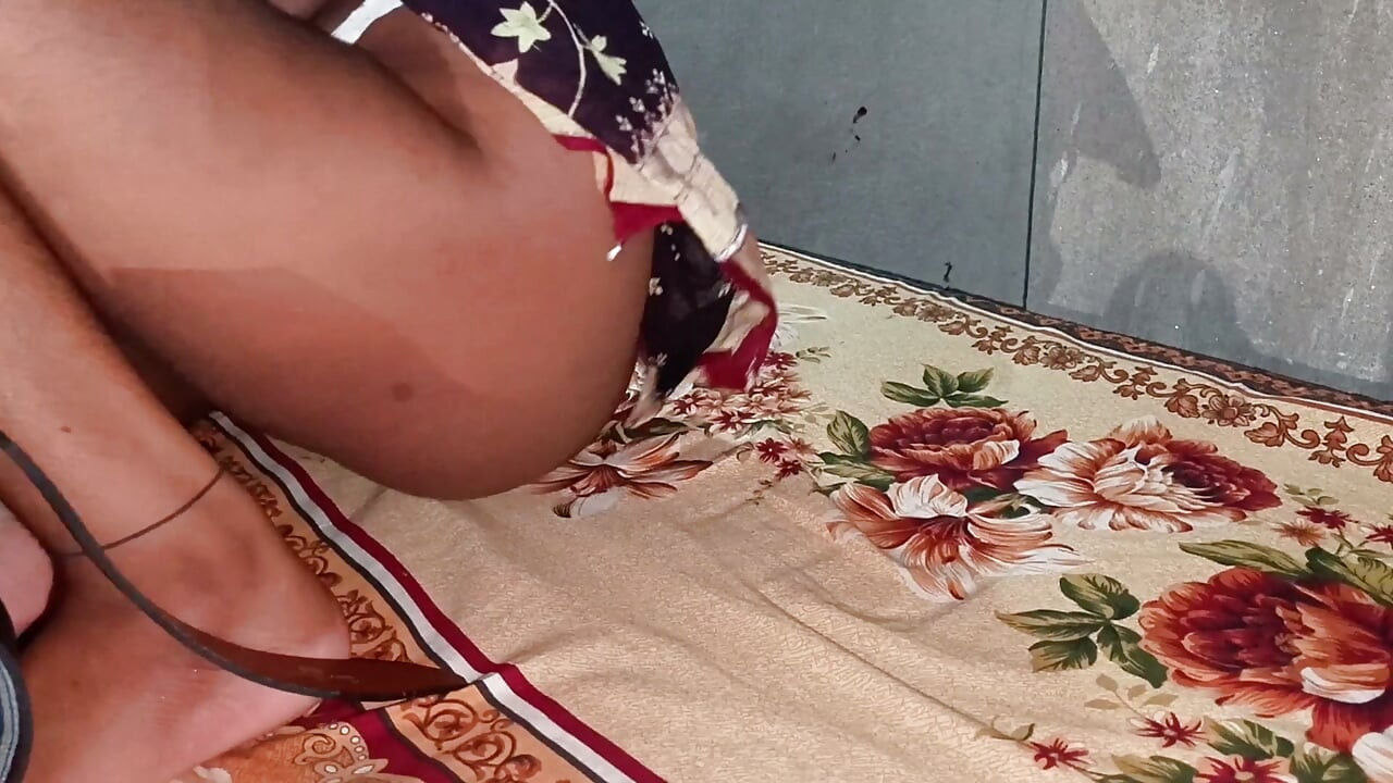 Karımın hassas bölgesini emmesine yardım ettim, ta ki fışkırtıp işeyene kadar
