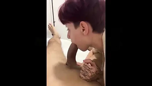 Yatak Odasında Pembe Bir Popoya Girmek