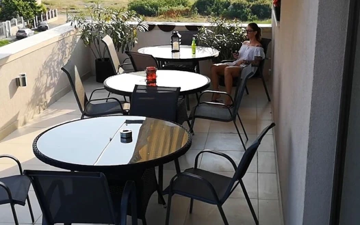 Komşumu terasta mastürbasyon yaparken izliyorum