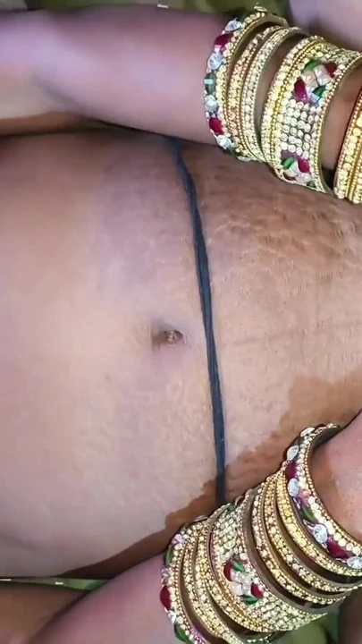 Indian husband wife ki romantic sexy videos. Suman bhabhi apne pati ka lund hila ke bedroom me sex kiya. | Clip 2