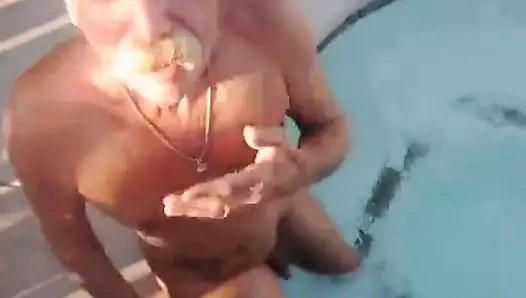 yaşlı erkekler işemek