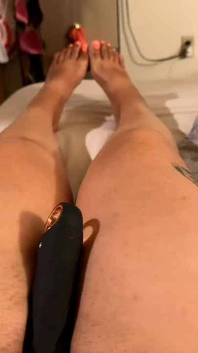 Vibratörümle oynuyorum