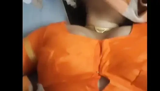 Bakış açısı sari ve bluzlu seksi desi ev hanımının sikişme derleme videoları