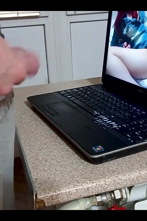 Evli kadın kocasına nasıl sikiştiğine ilgili bir video gönderdi