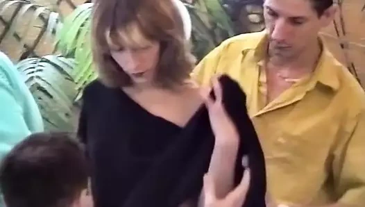 Fransa'dan harika görünümlü kızlar birden fazla yarağı memnun ediyor