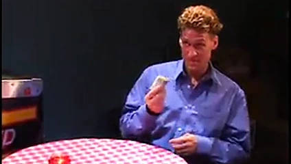 Büyük memeler civciv bacakları arasında büyük bir tane alır