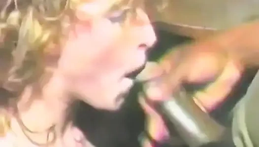 Bir fiyatına iki ırklararası sahne!