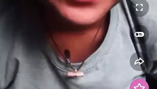 Alia lia üzerinde tango canlı gösteren meme uçları ve göğüsler