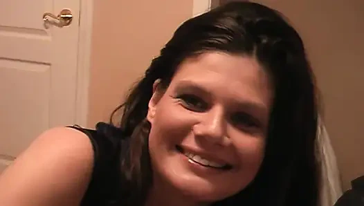 Kızın yüzüne boşalıyor