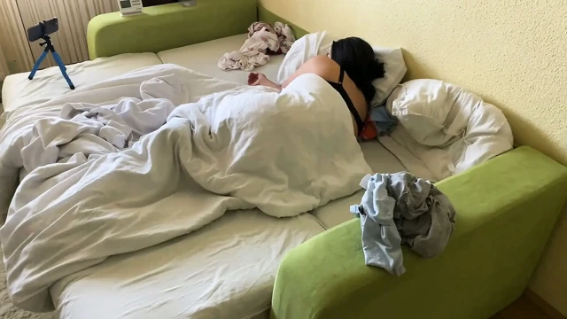 Bu pembe amcığı paylaş ve çok sert sik!