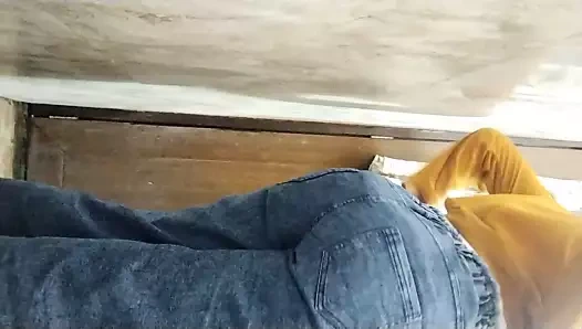 Sıcak yenge Başlarken parmaklar içinde anal indain deai yenge