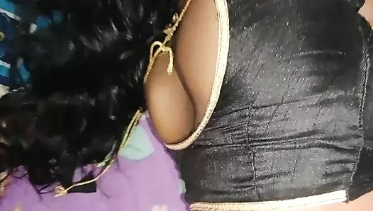 Kayınbiraderi baldızı bırakmak için çok çabaladı ama baldız büyük yarağı gördükten sonra sikilmeyi reddetti.