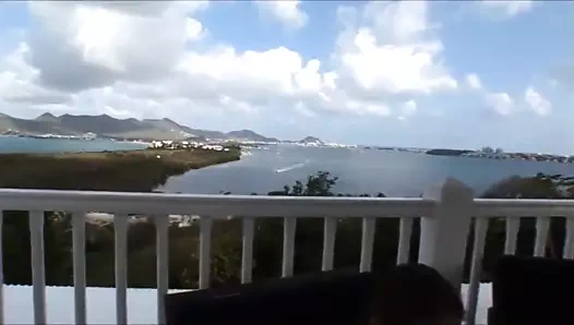 Herkese yumruk atmak istiyor