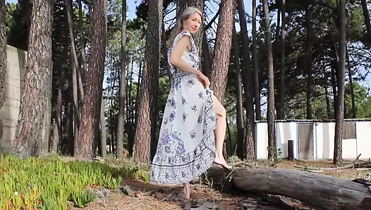 Annabel'in açık havada ateşli striptiz