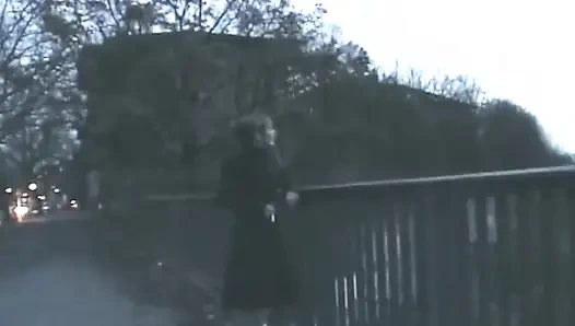 Olgun sarışın dildolarla orgazm olana kadar ıslak amcık