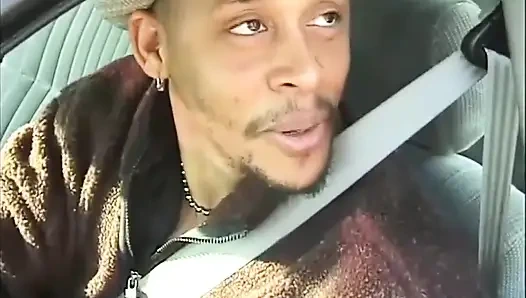 Seksi büyük memeli siyah kıllı amcık yatak odasında sikişiyor