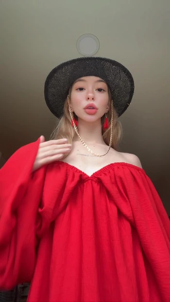 аниме-девушка соблазняет тебя