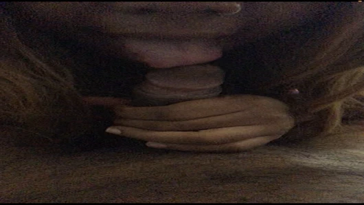 Ona şimdiye kadarki en iyi kafa vermeden önce büyük horoz alay