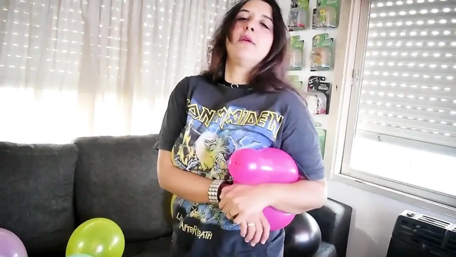 Metal kız partiden önce tüm balonları patlatıyor - tavşan looner [lowres]