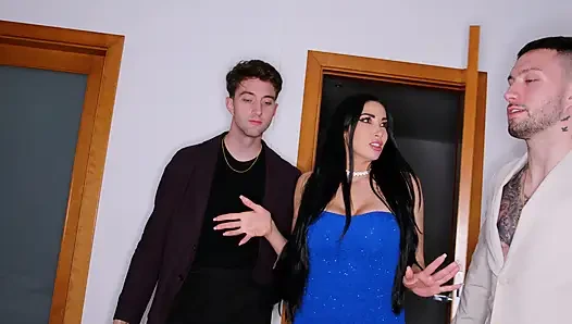 Kirayı Clea Gaultier'e veriyoruz, karşılığında o da sıkı vajinasını veriyor