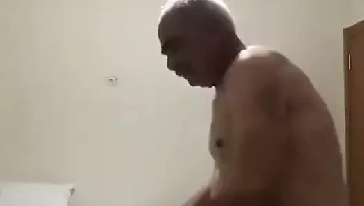 Dede kahrolası genç adam köpek stili