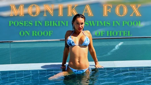 Monika Fox bikinili pozlar atıyor ve otelin çatısında havuzda yüzüyor