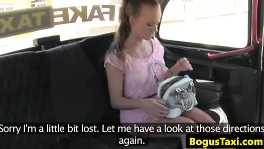 Bigtitted britt pussyfucked sırasında taksi binmek
