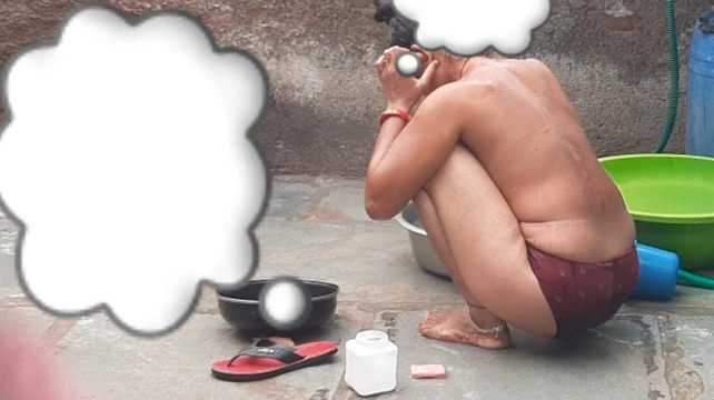 The elder sister-in-law's elder sister is home in the village, she is taking a bath in the bathroom, opening the red color underwear, the sister is taking a bath of the elder sister-in-law.
