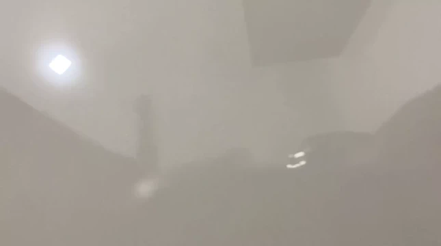 Yüksek topuklu sandalet üzerinde yürümek