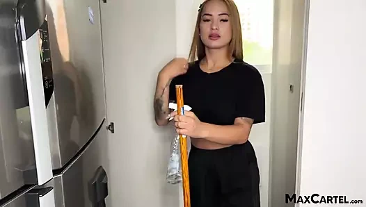 Yeni bir hizmetçi tuttum