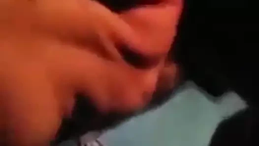 Bir havuz partisinde Quikie