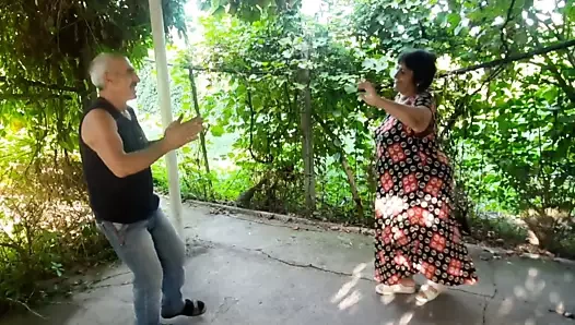 Pawg büyükanne dans