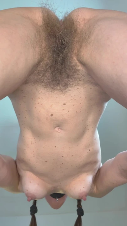 Супер волосатая киска милфы - получите все мои видео на OnlyFans