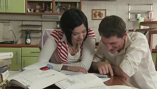Sibiryalı harika bir kız amına sağlam bir yarak alıyor