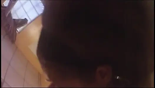 Siyah sürtük amında beyaz sert yarağı seviyor!