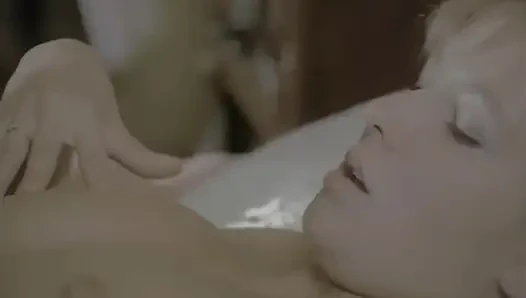 Juliet, Romeo'nun Penisini Emiyor Ve Sonra Zevk Almak Için Sevişiyor