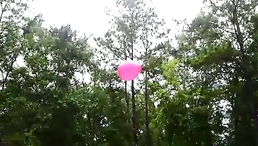 Angie Kimber ve ben balonlarla oynuyorum