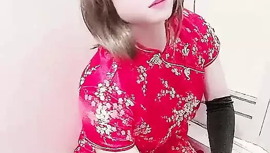 Japon crossdresser miya masturbates ile Chinese kırmızı elbise 8