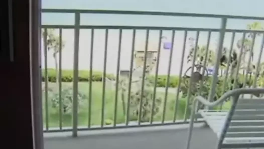 Seksi İtalyan milf alır bir yük için the yüz