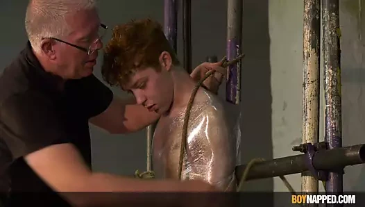 Baskın baba sebastian kane genç avery munroe işkence