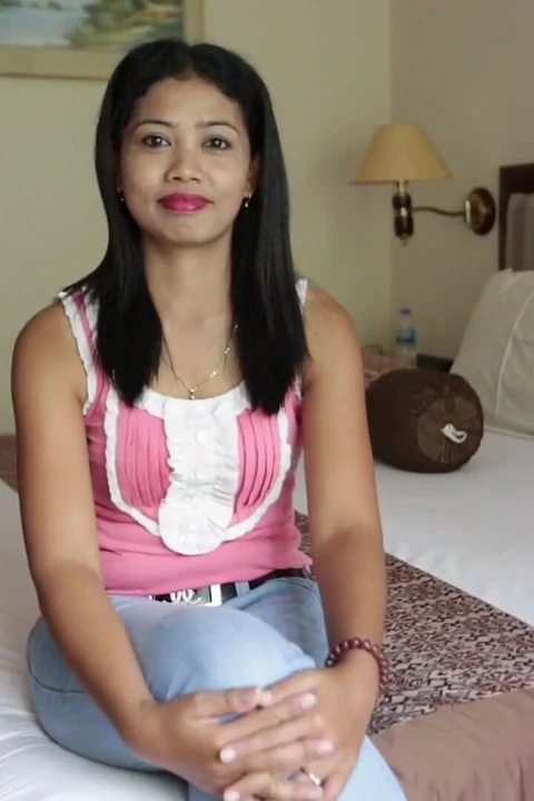 Asiansexdiary istekli Asyalı kunduz yabancı yarağı sikiyor