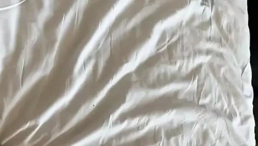 Otelde bir Filipinli lanet