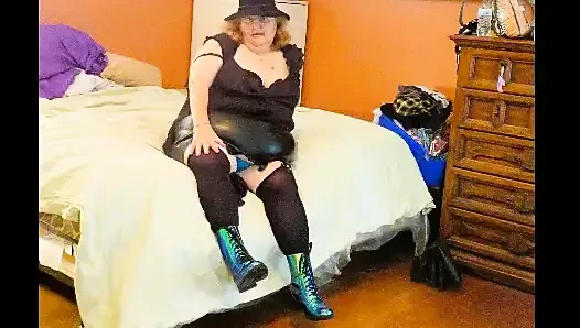 Yeni domme kıyafetimi modelliyorum 4 U fotoğraflardan sessiz video