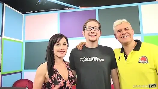 Şanslı bakire sonunda v kartını kaybediyor!